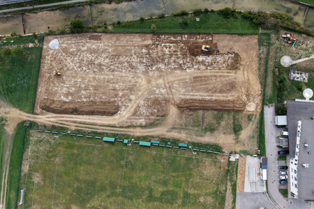 NOGOMETNO IGRIŠČE CERKNICA PRIPRAVA PODLOGE ZA UMETNO TRAVO 01 FOTO LJUBO VUKELIČ